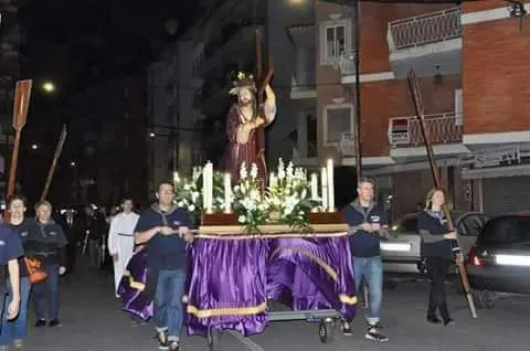 Jesús de Natzarè es va traslladar aquest dimarts de la Parròquia de Sant Pere a la de Santa Maria 