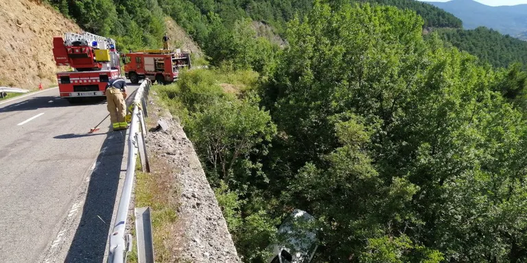 Ferit el conductor d'una furgoneta en bolcar a l'N-260 a Soriguera