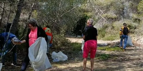 Una quarantena de voluntaris recullen 587 kg de residus a la 1a Fira del Reciclatge i de Segona Mà de Creixell