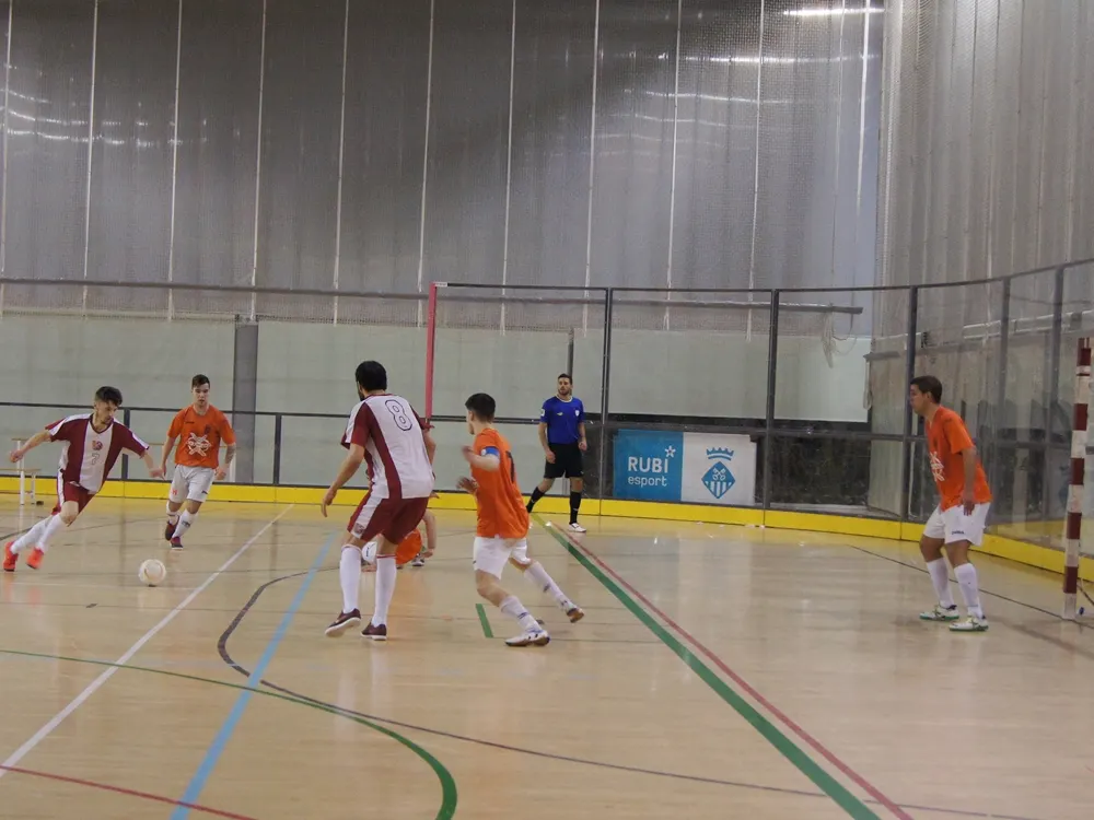Eros feia amb aquest xut un 4 a 3 que no acabaria sent definitiu en un duel amb final boig