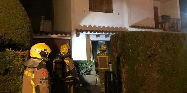 La Policia Local d’Altafulla deté un veí com a presumpte autor de dos incendis al domicili número 22 del carrer Portalada