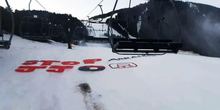 Pintades d'Arran a la Molina contra els Jocs d'Hivern