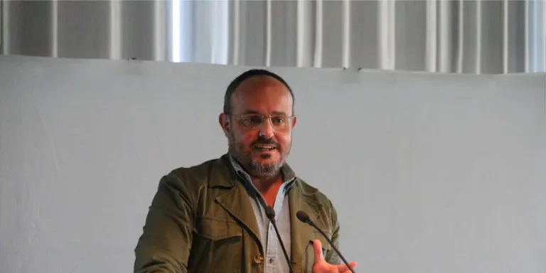 Fernández (PPC) assegura que PSC i ERC "fan comèdia" amb els pressupostos i creu que els acabaran acordant