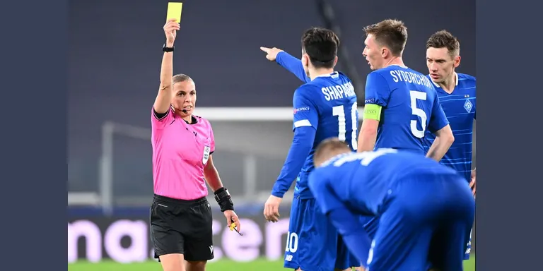 Stéphanie Frappart, la primera dona que xiula un partit de Champions