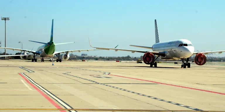 Entitats ecologistes demanen a Sánchez i Aragonès que aturin l'ampliació de l'aeroport del Prat
