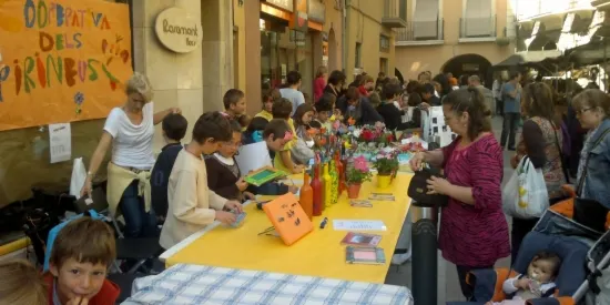 Alumnes d'escoles rurals venen els seus productes al mercat de la Seu