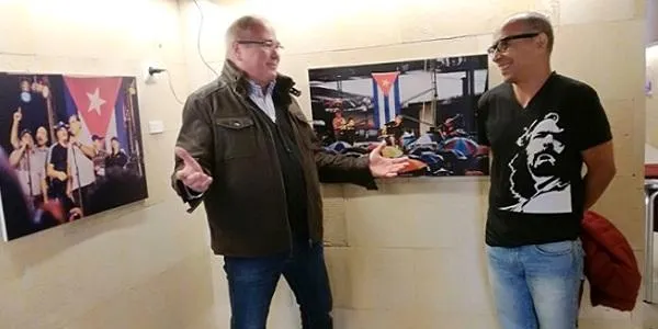 L’exposició ‘Silvio por los Barrios’ i el concert de Rusó Sala i Sakapatú posen la cirereta al Festival Barnasants a Altafulla