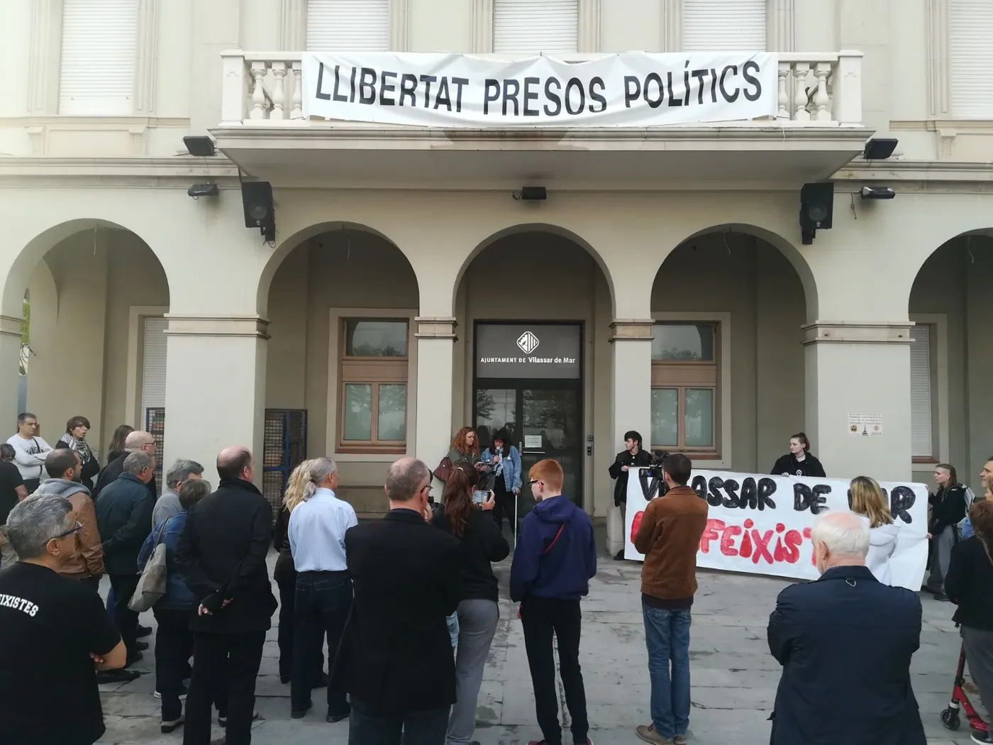 L’ANC i el CDR conviden a escriure una carta als 9 polítics catalans empresonats