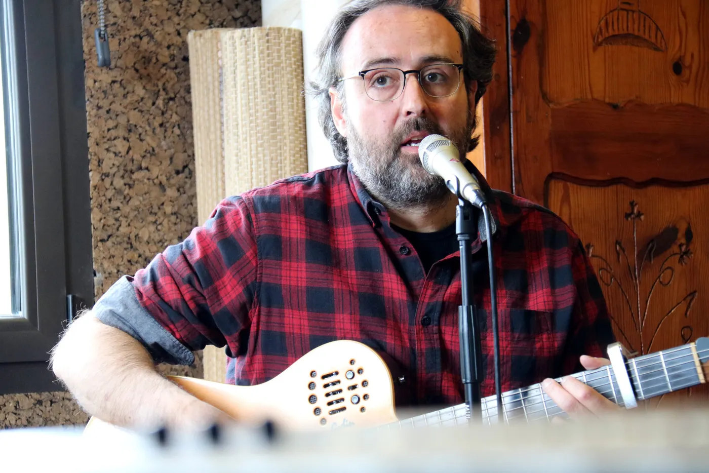 <strong>Roger Mas crea una cançó de mitja hora que busca excitar els sentits i estimular les sensacions</strong>