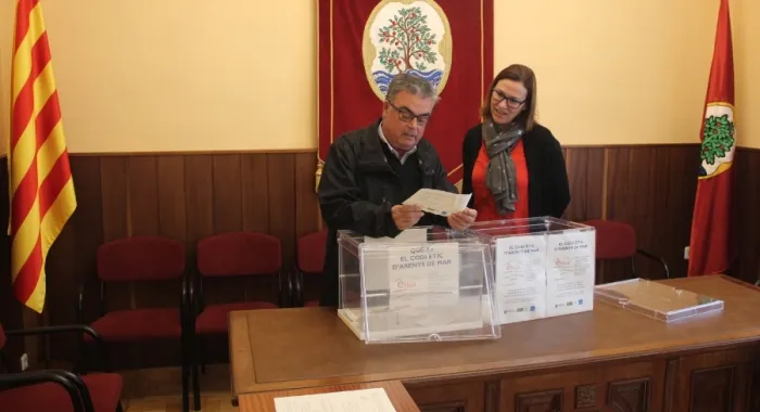 El sorteig s'ha fet aquest matà a la Sala de Plens de l'Ajuntament ( Foto: Ajuntament d'Arenys de