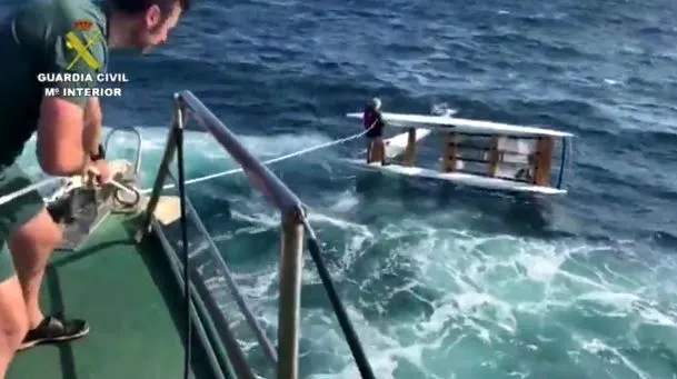 La Guàrdia Civil rescata un home que havia naufragat davant de la costa del nostre poble