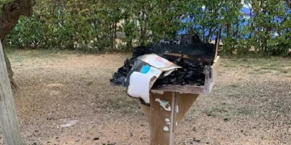 El vandalisme s’acarnissa novament amb un Biblioniu d’Altafulla