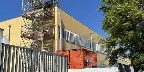 En marxa els treballs per arranjar la teulada de l'Institut d'Altafulla