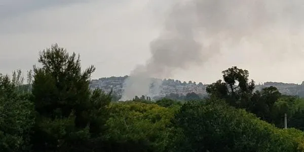 Extingit l’incendi que ha cremat un magatzem del càmping Tamarit Park Resort