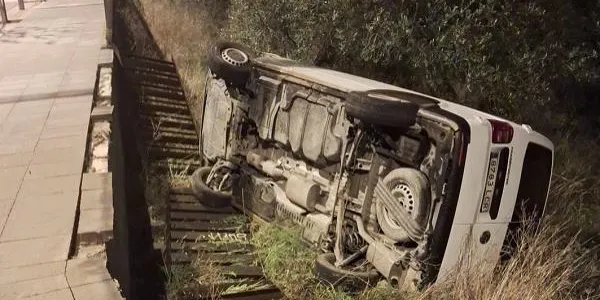 Una furgoneta s’accidenta a Altafulla i malmet la via pública de Tarragona
