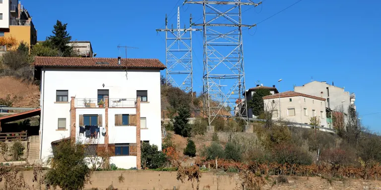 Demanen que Tremp sancioni Endesa per no haver retirat una línia d'alta tensió