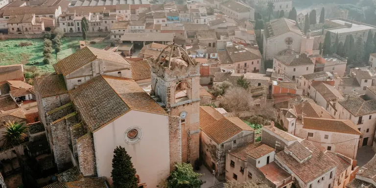 Tres detinguts, entre els quals un menor, per robar coure d'una granja de Peralada