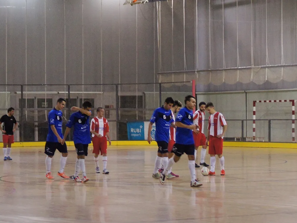 Molta alegria visitant i massa pilota al punt central de la pista es va veure dissabte a La Llana