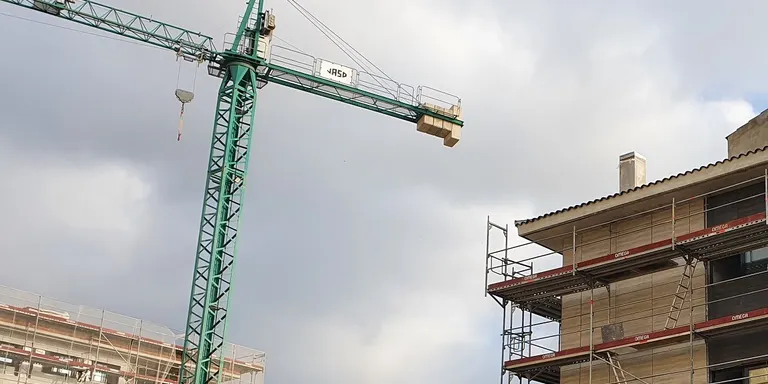 La Generalitat frena la construcció de 1.252 habitatges a Pineda i 2.197 a Calella amb la revisió del planejament urbanístic de tot el litoral