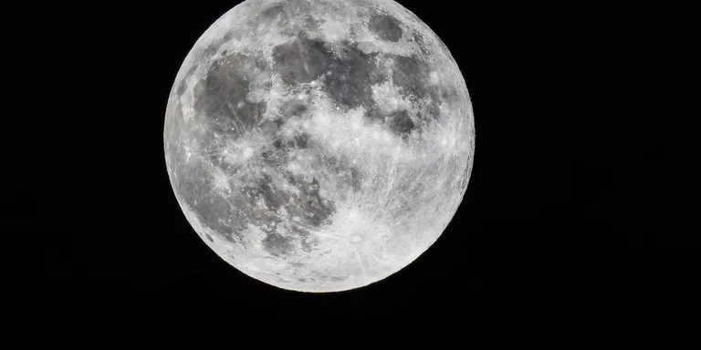 L'Institut Tres Turons d'Arenys de Mar participa a una observació internacional de la Lluna