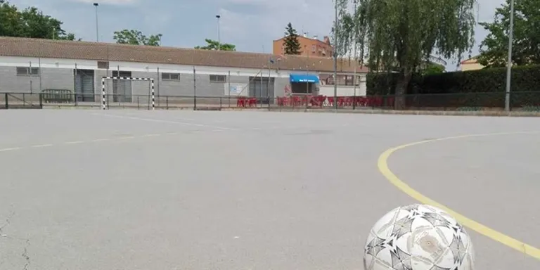 Empat de tres equips en la primera posició del torneig de futbol sala d'estiu d'Agramunt