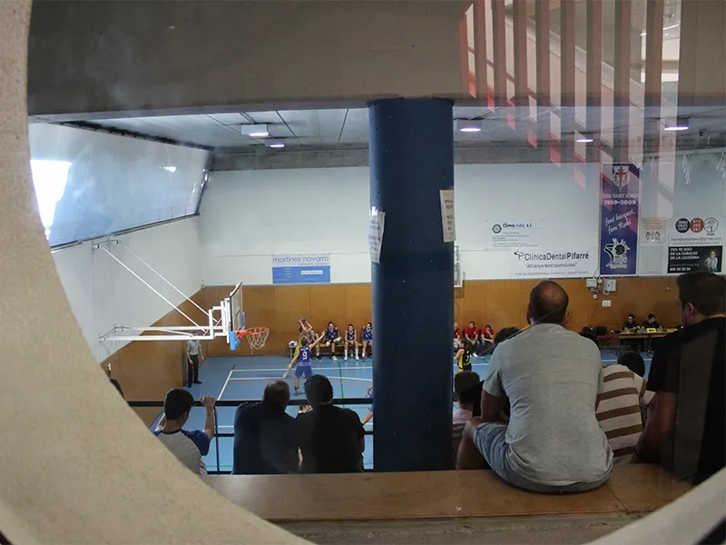 Les noies continuen sense funcionar a l'escola Montserrat / Arxiu