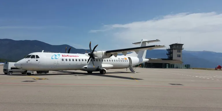 L'Aeroport Andorra-La Seu estrena els primers vols comercials