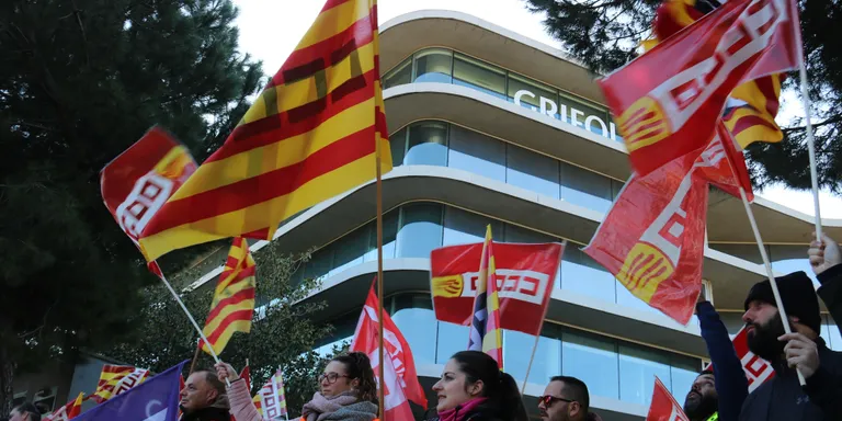 La plantilla de Grífols reclama més explicacions per calmar els mercats i tem “noves retallades”
