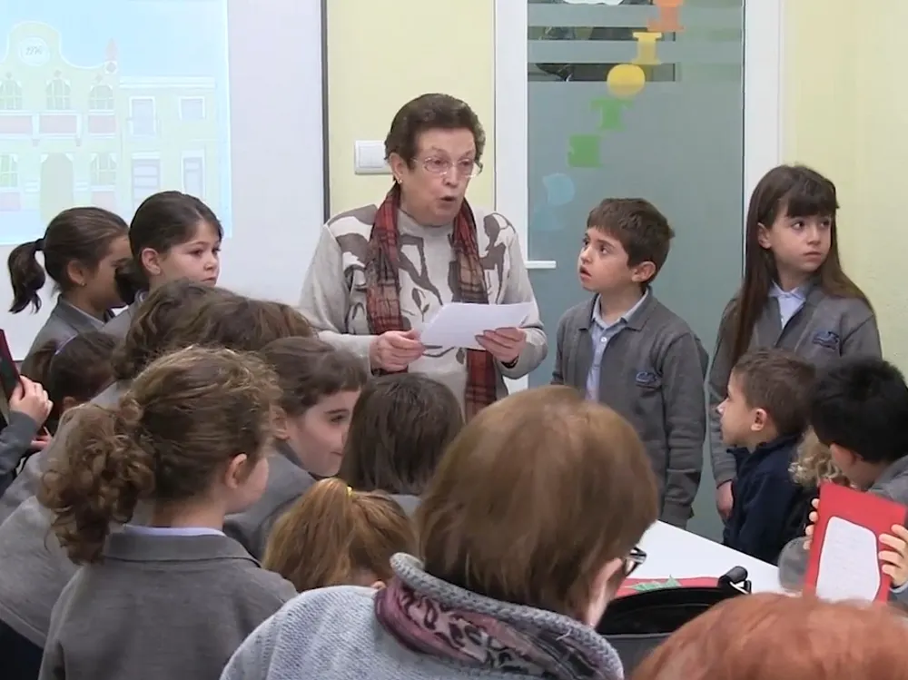 Avis i nens celebren junts el Nadal a l'Escola Balmes