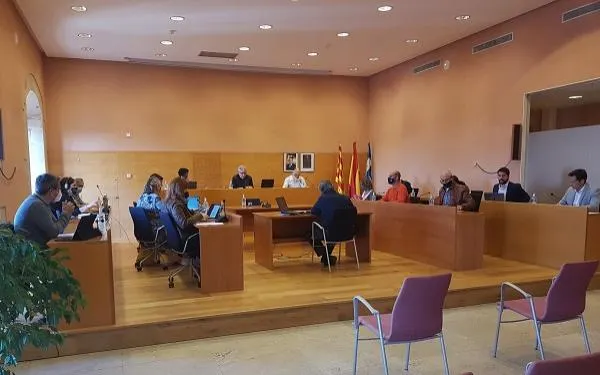 Torredembarra congela taxes i impostos per reduir la pressió fiscal a les terrasses de la façana marítima