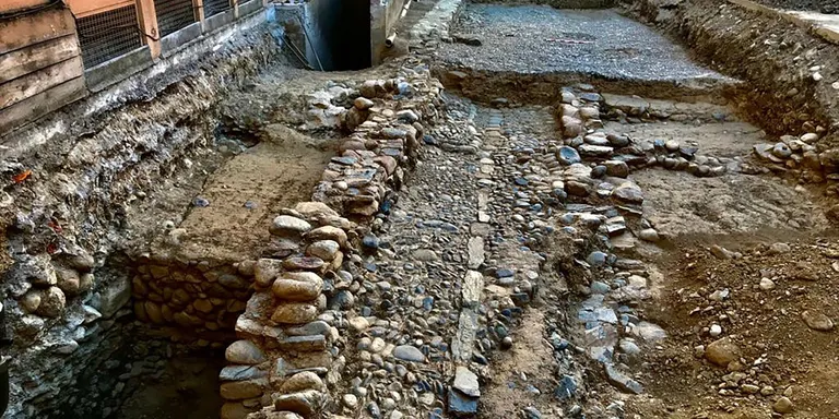 Descobert un tram de muralla baixmedieval a les restes arqueològiques del Pati de Les Monges de la Seu d'Urgell