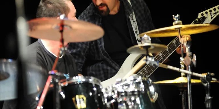Unes 200 persones vibren amb el concert dels rubinencs Morning Sickness al Pinar