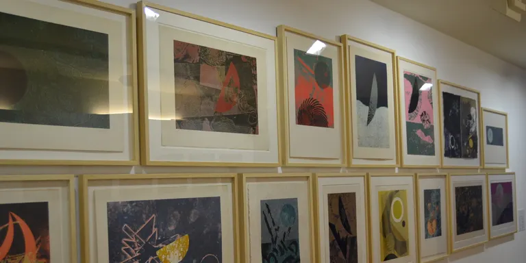 Visita guiada i conferència aquest dijous a l'exposició «Tharrats, Cosmos i Art Gràfic»