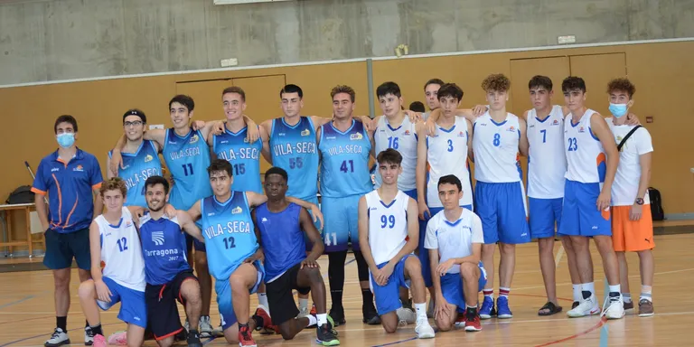 Els equips del CB Cambrils disputen els últims amistosos abans de l’inici de competició