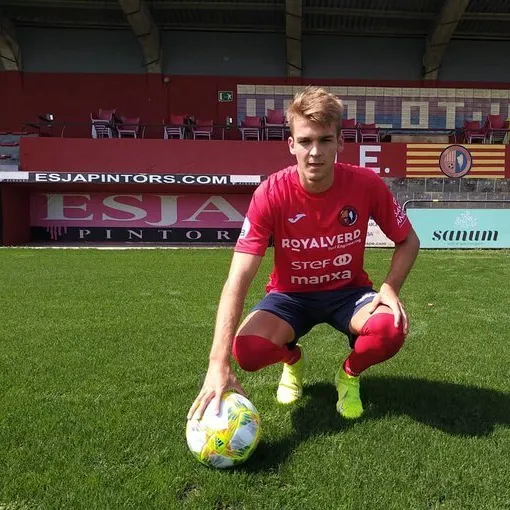 Presentació Arnau Comas, nou jugador de la Unió Esportiva Olot.