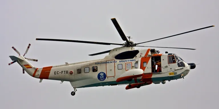 Un helicòpter de Salvament Marítim està sobrevolant el litoral entre Sant Adrià i Cabrera en busca del nadó llançat al Besòs