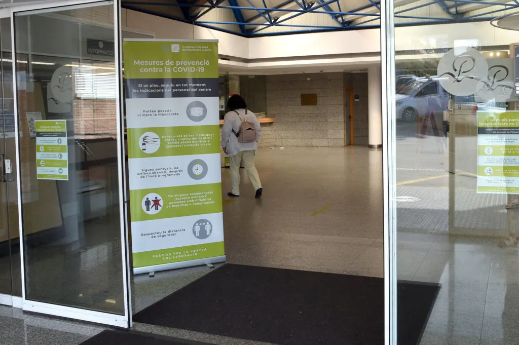 Noves mesures als hospitals de Calella i Blanes per limitar la circulació d'usuaris als centres i reduir el risc de contagi