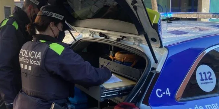La Policia Local ha identificat dues joves per cometre una estafa