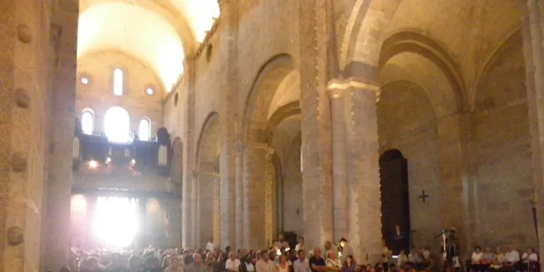 Un miler de joves omplen la catedral de la Seu d'Urgell amb motiu de la JMJ