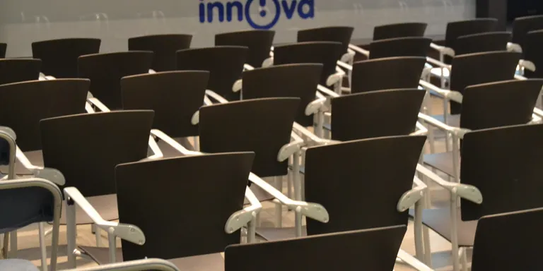 Formació al Centre Innova per ajudar a trobar feina a persones amb titulació universitària i cicles superiors