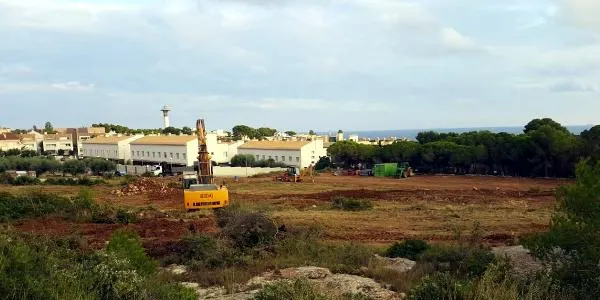 Els veïns del Fortí d’Altafulla, preocupats per les obres que ha començat la constructora Solvia a l’entorn de la Cala dels Capellans
