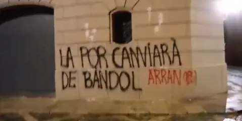 Apareixen unes pintades al Palau Episcopal de la Seu d'Urgell per reclamar la despenalització de l'avortament a Andorra
