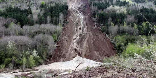 Esllavissada de grans dimensions a la ribera de Valarties, a la Val d'Aran