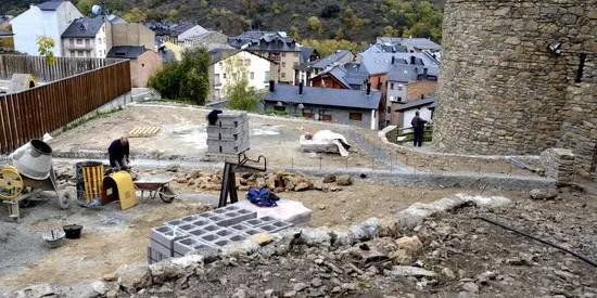 Sort arranja l'accés per a vianants de la part baixa del poble