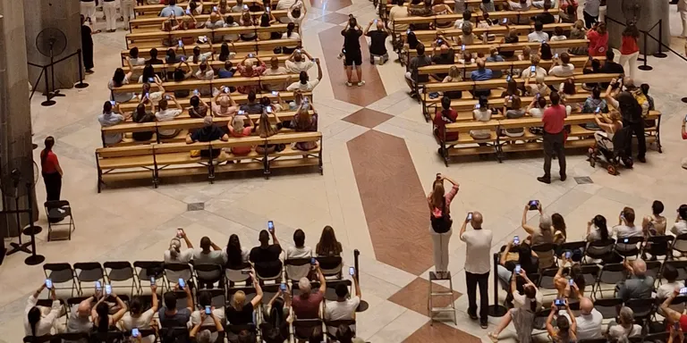 Els Xiquets de Valls porten els castells a la Sagrada Família per homenatjar Gaudí en el centenari de la seva mort