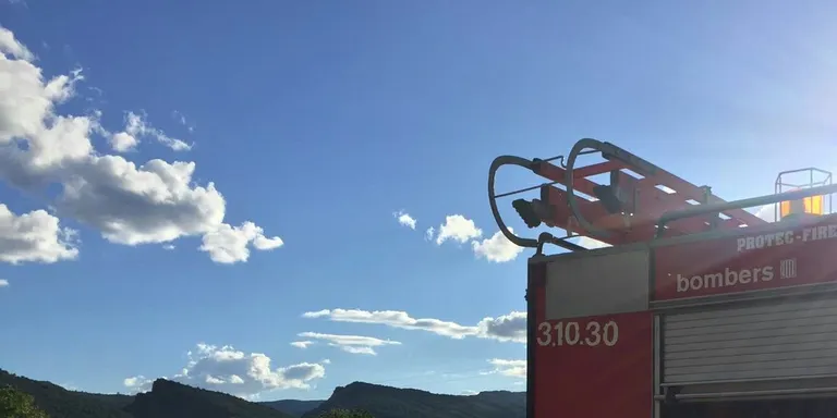 Ferida greu una nena de 8 anys que va caure quan anava en parapent