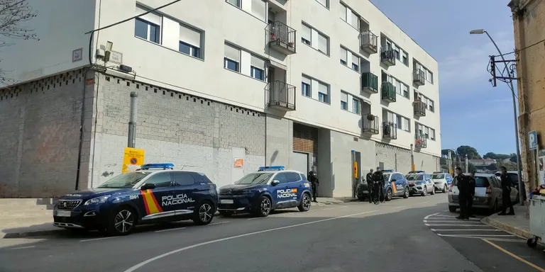 L'Agència Catalana d'Habitatge inspecciona tots els trasters de l'apacarment al Pla dels Frares