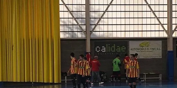 La Pobla cau golejada a la pista del Mora la Nova en l’inici de la fase final (9-3)