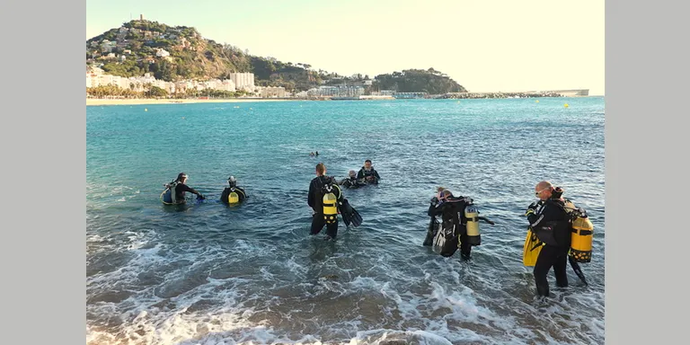 Recullen 150 quilos de deixalles en la segona neteja del fons marí i les platges de Blanes