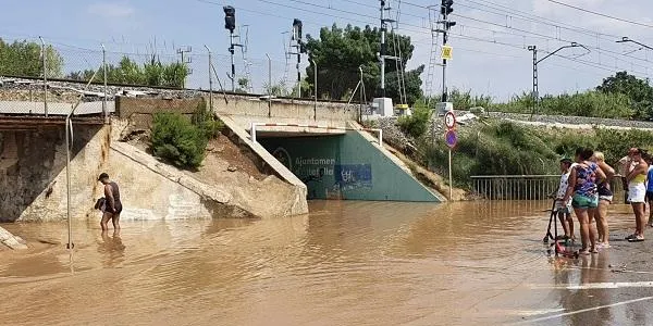 La intensa pluja d’aquest dimarts al matí deixa diverses inundacions al barri marítim d’Altafulla
